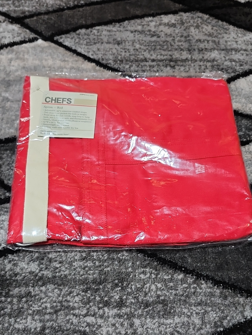 CHEFS RED HEAVYWEIGHT COTTON 29"WX36"L TWO DEEP POCKETS ADJUSTABLE STRAPS APRON